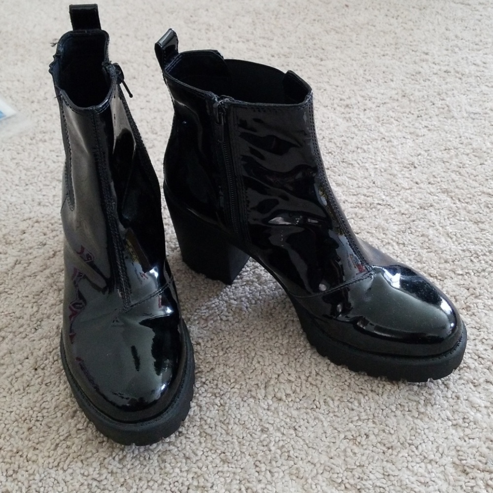 Vagabond black pattern booties